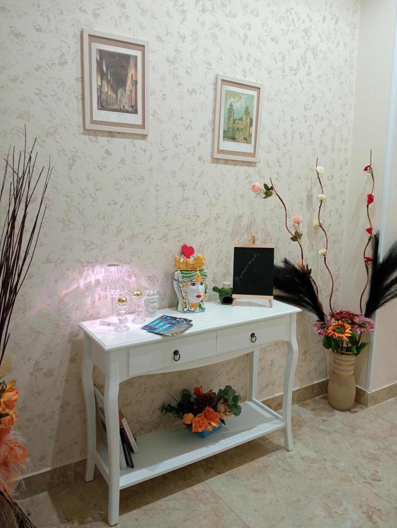 Suite Roma Чефалу Екстериор снимка