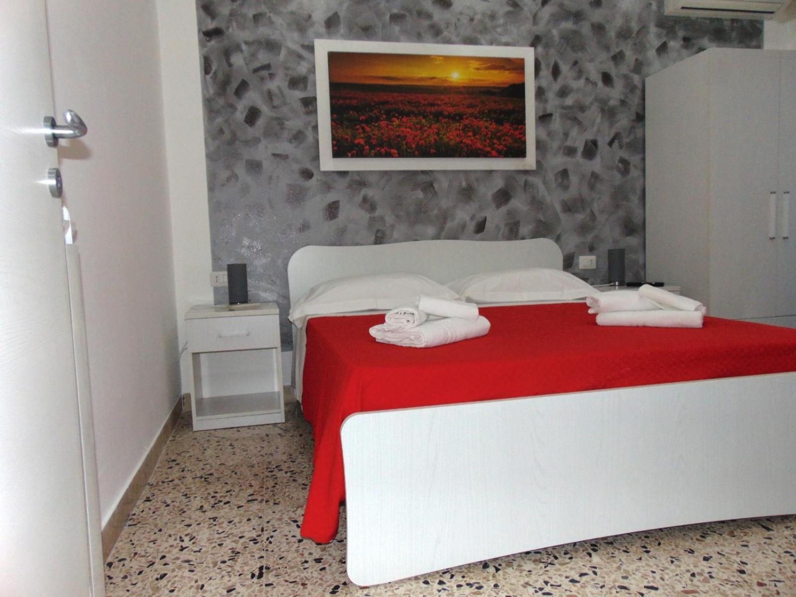 Suite Roma Чефалу Екстериор снимка